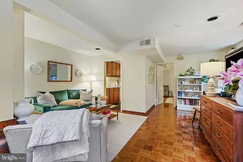 Living - 103 6th St NE, Washington, DC 20002 photo 11 of 14