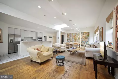 Living - 614 614 A St SE #REAR, Washington, DC 20003 photo 3 of 5