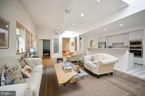 Living - 614 614 A St SE #REAR, Washington, DC 20003 photo 4 of 5