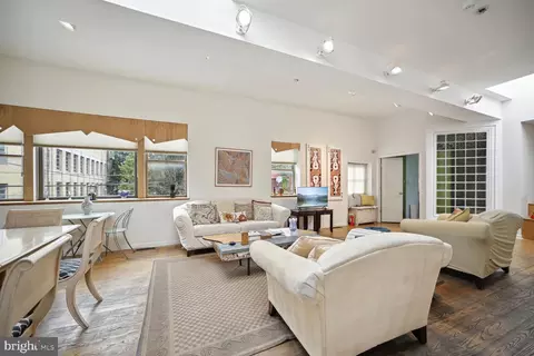 Living - 614 614 A St SE #REAR, Washington, DC 20003 photo 5 of 5