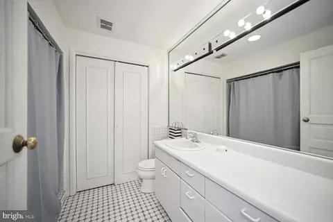 Bath - 614 614 A St SE #REAR, Washington, DC 20003 photo 2 of 3