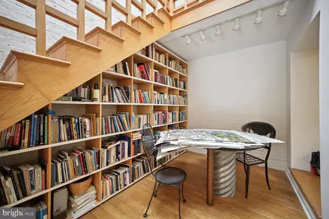 Dining - 614 614 A St SE #REAR, Washington, DC 20003 photo 1 of 3