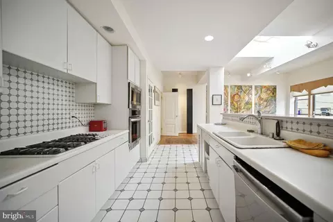 Kitchen - 614 614 A St SE #REAR, Washington, DC 20003 photo 2 of 3