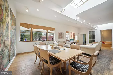 Dining - 614 614 A St SE #REAR, Washington, DC 20003 photo 2 of 3