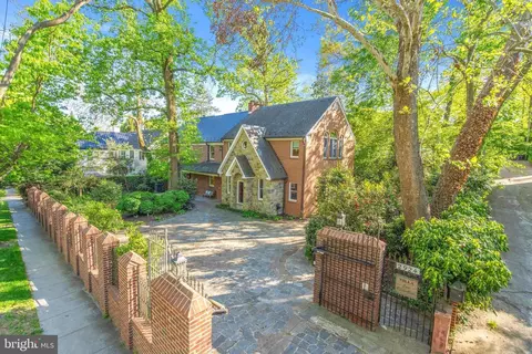 2924 Cleveland Ave NW, Washington, DC 20008
