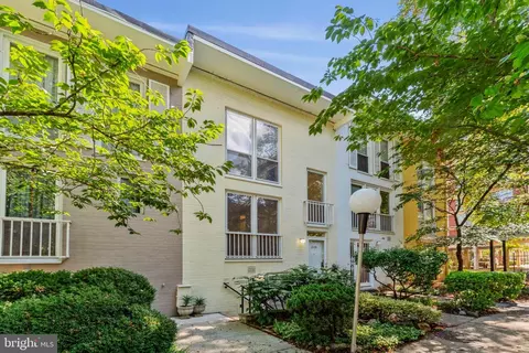 816 3rd St SW #213, Washington, DC 20024