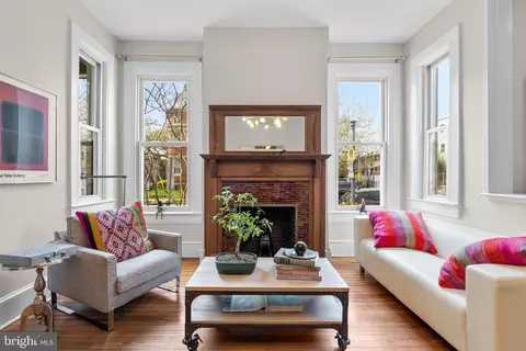 Living - 1625 1st St NE, Washington, DC 20002 photo 4 of 8