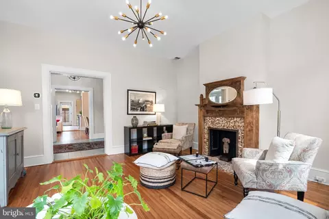 Living - 1625 1st St NE, Washington, DC 20002 photo 2 of 8