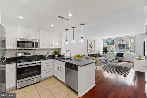 355 I St SW #518, Washington, DC 20024