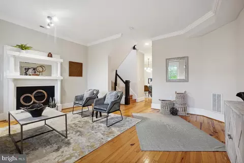 Living - 637 10th St NE, Washington, DC 20002 photo 2 of 15