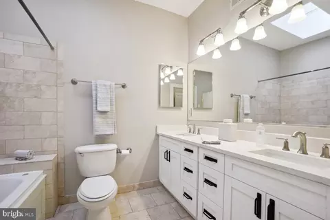 Bath - 637 10th St NE, Washington, DC 20002 photo 2 of 5