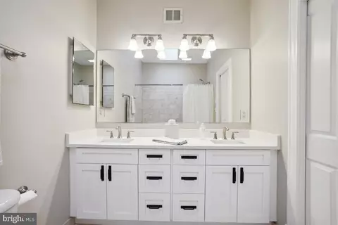 Bath - 637 10th St NE, Washington, DC 20002 photo 3 of 5
