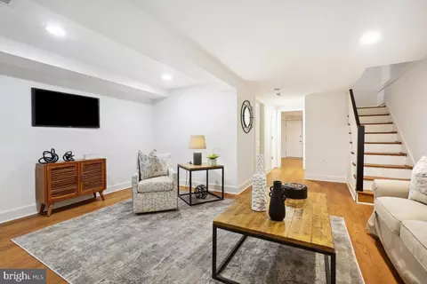 Living - 637 10th St NE, Washington, DC 20002 photo 15 of 15