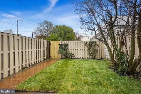 Exterior - 637 10th St NE, Washington, DC 20002 photo 6 of 8