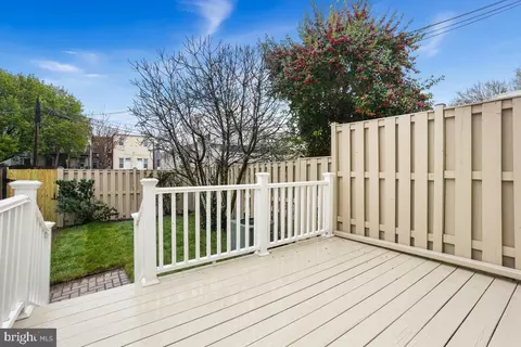 Exterior - 637 10th St NE, Washington, DC 20002 photo 4 of 8
