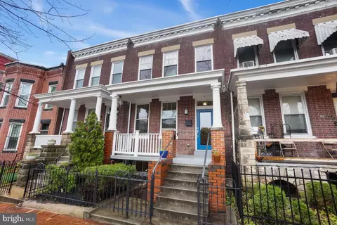 Exterior - 637 10th St NE, Washington, DC 20002 photo 2 of 8