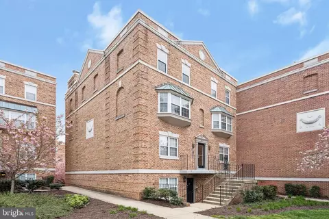 3627 38th St NW #304, Washington, DC 20016