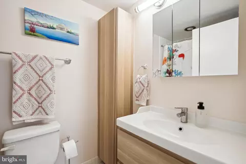 Bath - 2501 Calvert St NW #404, Washington, DC 20008 photo 1 of 2