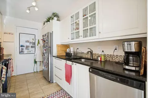 Kitchen - 2501 Calvert St NW #404, Washington, DC 20008 photo 2 of 4