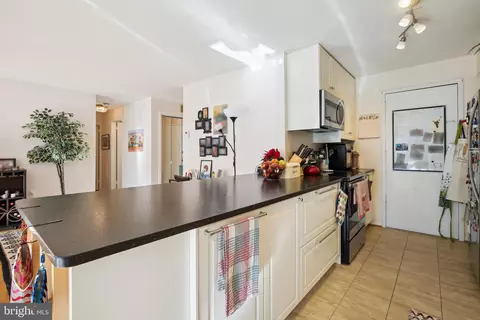 Kitchen - 2501 Calvert St NW #404, Washington, DC 20008 photo 1 of 4