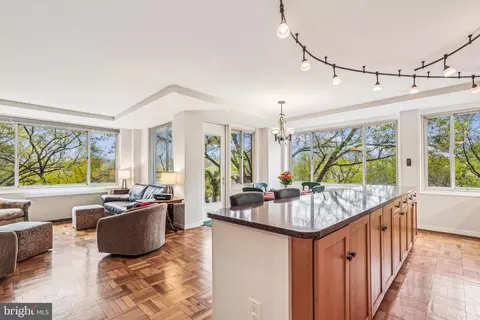 4000 Tunlaw Rd NW #925, Washington, DC 20007