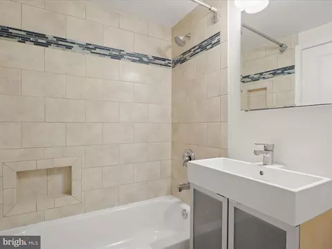 Bath - 1937 Calvert St NW #C, Washington, DC 20009 photo 1 of 1