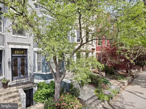 Exterior - 1937 Calvert St NW #C, Washington, DC 20009 photo 4 of 4