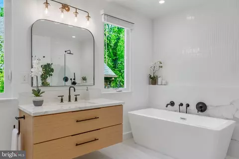 Bath - 2230 46th St NW, Washington, DC 20007 photo 3 of 8