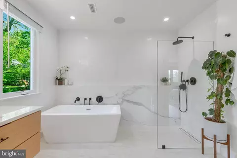 Bath - 2230 46th St NW, Washington, DC 20007 photo 5 of 8