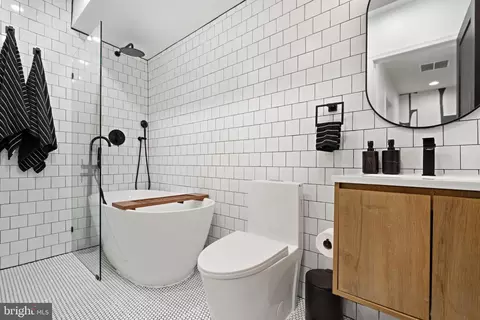 Bath - 1812 M St NE, Washington, DC 20002 photo 3 of 6