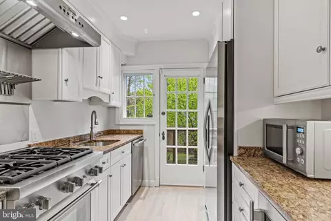 1667 34th St NW, Washington, DC 20007 photo 5