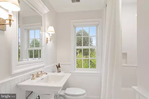 1667 34th St NW, Washington, DC 20007 photo 13
