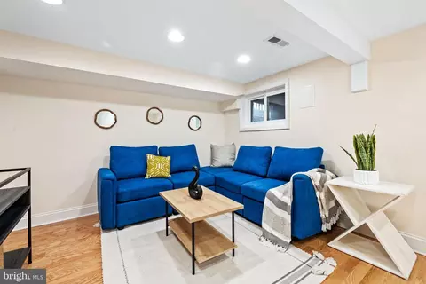 Living - 559 23rd Pl NE, Washington, DC 20002 photo 4 of 5