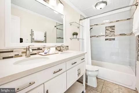 Bath - 559 23rd Pl NE, Washington, DC 20002 photo 2 of 3