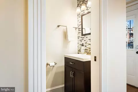 Bath - 559 23rd Pl NE, Washington, DC 20002 photo 1 of 3