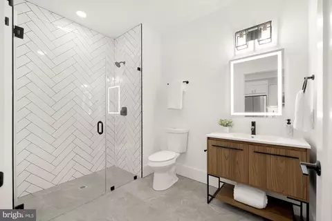 Bath - 1006 Florida Ave NE #101, Washington, DC 20002 photo 1 of 3