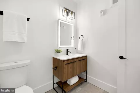 Bath - 1006 Florida Ave NE #101, Washington, DC 20002 photo 3 of 3