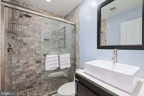 Bath - 2119 12th Pl NW, Washington, DC 20009 photo 2 of 4
