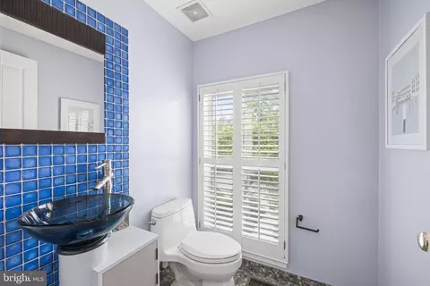 Bath - 2119 12th Pl NW, Washington, DC 20009 photo 1 of 4