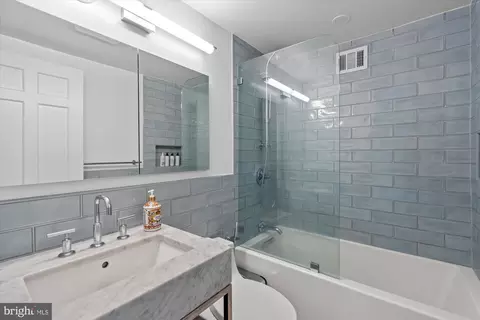 Bath - 919 G St SE, Washington, DC 20003 photo 2 of 2