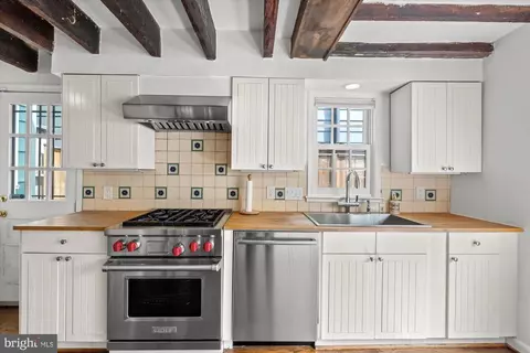 Kitchen - 919 G St SE, Washington, DC 20003 photo 2 of 2