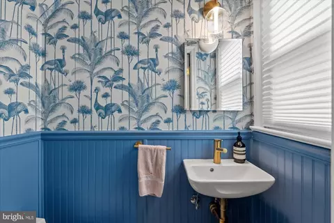 Bath - 919 G St SE, Washington, DC 20003 photo 1 of 2