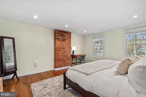 Bedroom - 919 G St SE, Washington, DC 20003 photo 3 of 4