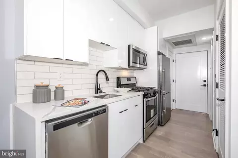 1019 17th Pl NE #101, Washington, DC 20002