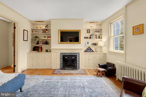 Living - 319 4th St SE, Washington, DC 20003 photo 4 of 8
