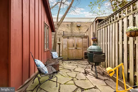 Exterior - 319 4th St SE, Washington, DC 20003 photo 9 of 13