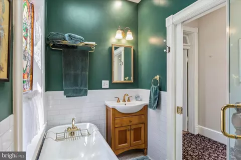 Bath - 233 9th St SE, Washington, DC 20003 photo 5 of 7
