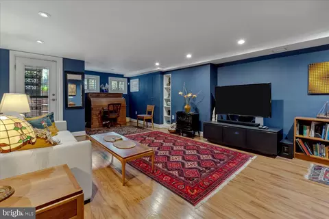 Living - 233 9th St SE, Washington, DC 20003 photo 4 of 4