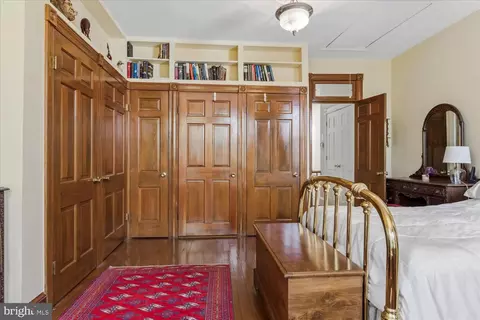 Entry Way - 233 9th St SE, Washington, DC 20003 photo 4 of 6