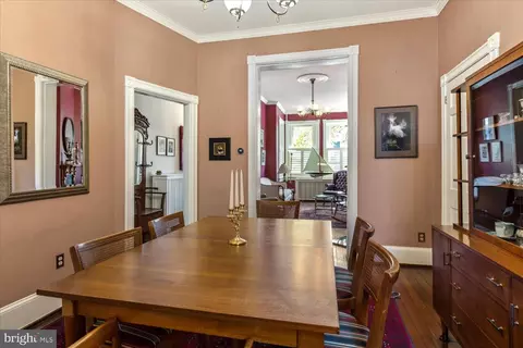 Dining - 233 9th St SE, Washington, DC 20003 photo 2 of 3